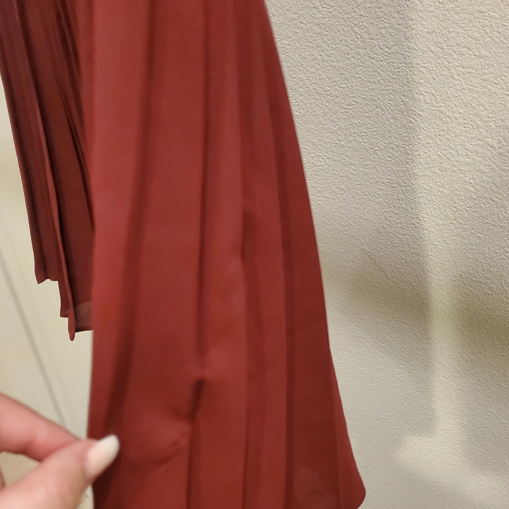 Burgundy pleated skirt - Picture 5 of 12